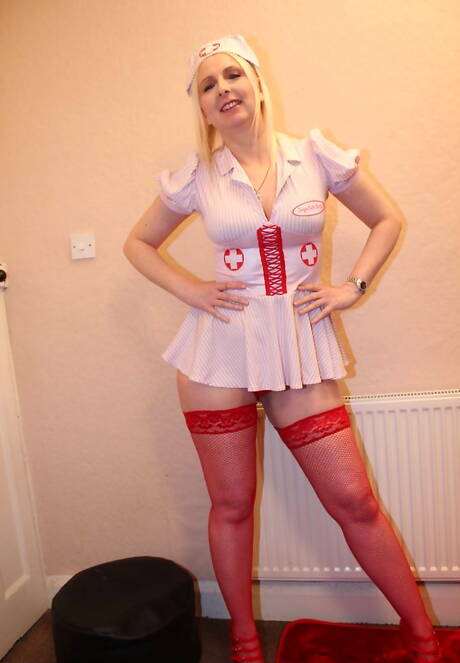 TAC Amateurs are excited to present you with a picture gallery showcasing Tracey Lain in hardcore sex scene