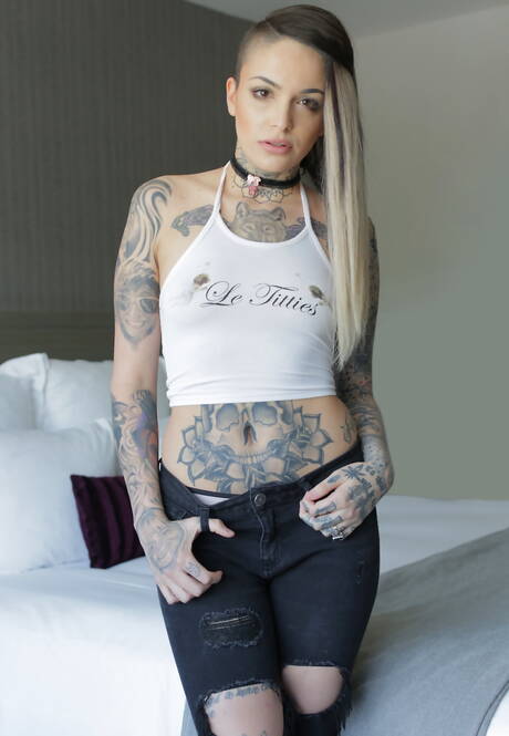 Manuel Ferrara invite you to explore free pictures featuring Leigh Raven xxx gallery 128769