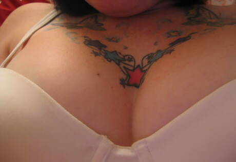 Kinky Florida Amateurs offers xxx pic gallery with horny chick in masturbating with sex toy