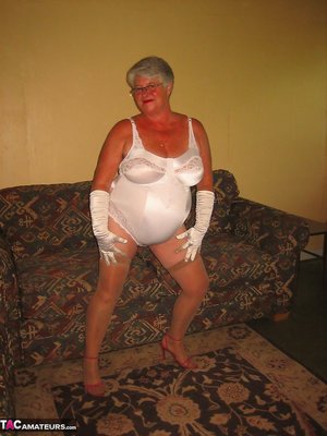 TAC Amateurs are pleased to offer you xxx pictures featuring Girdle Goddess xxx gallery 271797